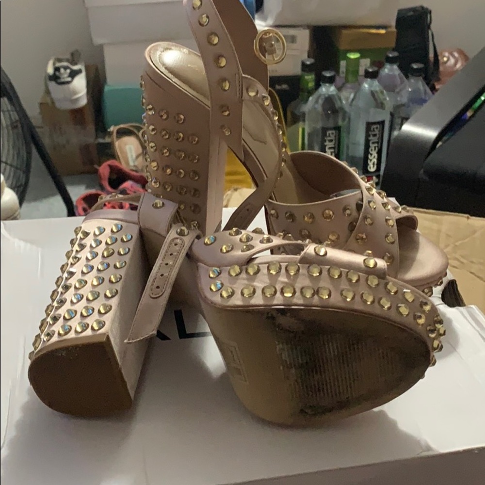 Shoes - Picture 5 of 5